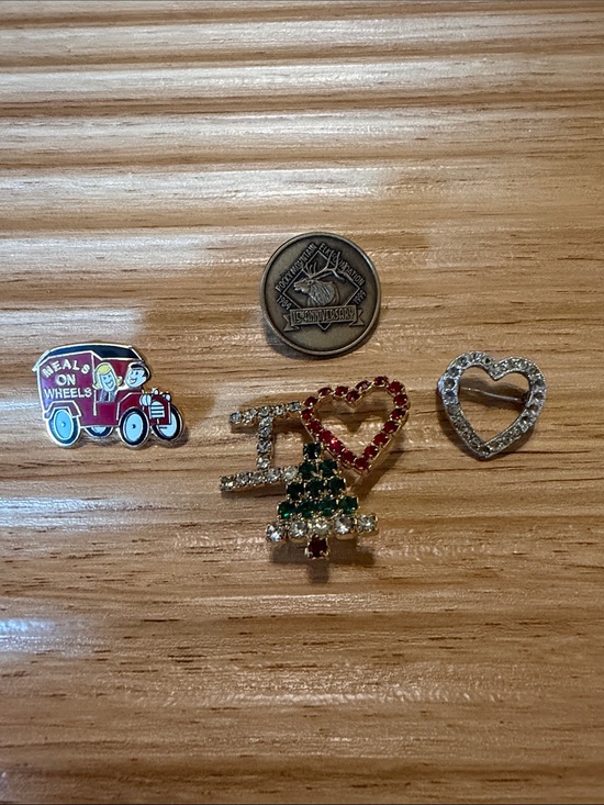 Jewelry - Mixed Lot of 4 Brooches/Pins